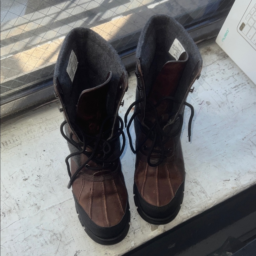 Lauren Ralph Lauren duck-toed leather boot, sz 6